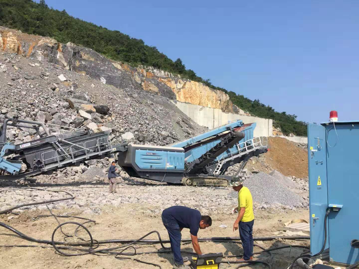 XFC550變頻器在移動式破碎機(jī)上的應(yīng)用(圖6)